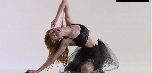 Sexy girl shows her amazing gymnastic talents